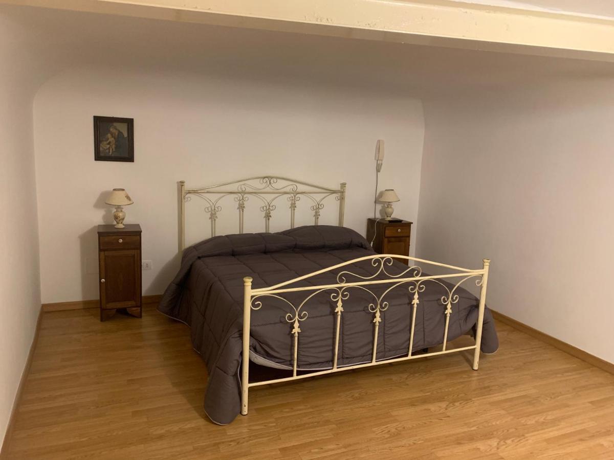דירות לצ'ה La Casa Di Stefania 2 Centro Storico מראה חיצוני תמונה